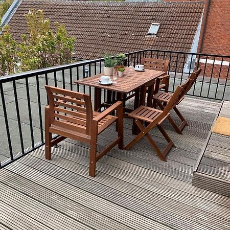Charmante Ferienwohnung Mit Terrasse Im Herzen Von Norden Esterno foto