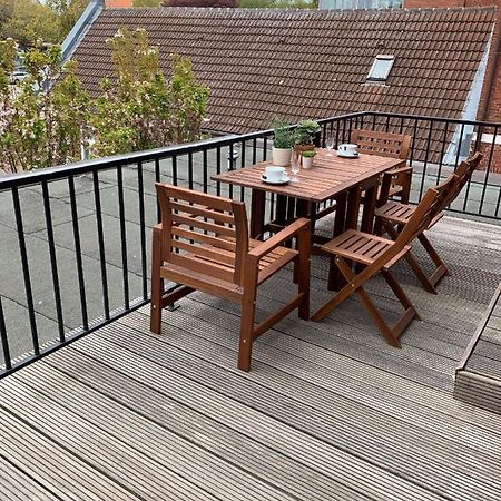 Charmante Ferienwohnung Mit Terrasse Im Herzen Von Norden Esterno foto