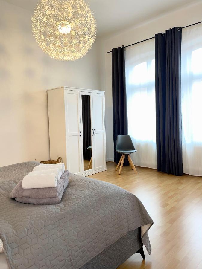 Charmante Ferienwohnung Mit Terrasse Im Herzen Von Norden Esterno foto